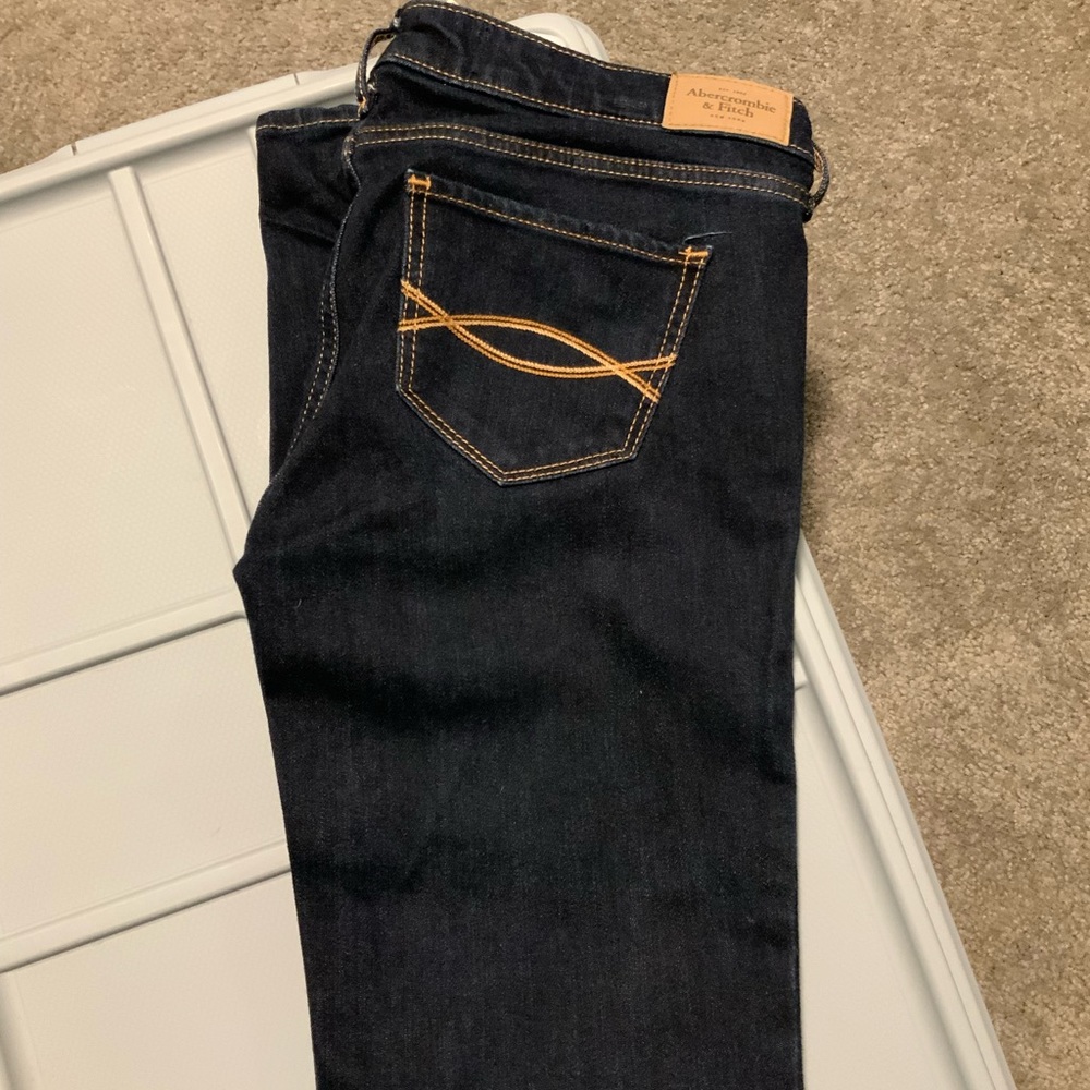 Woman’s Abercrombie jeans size 2R